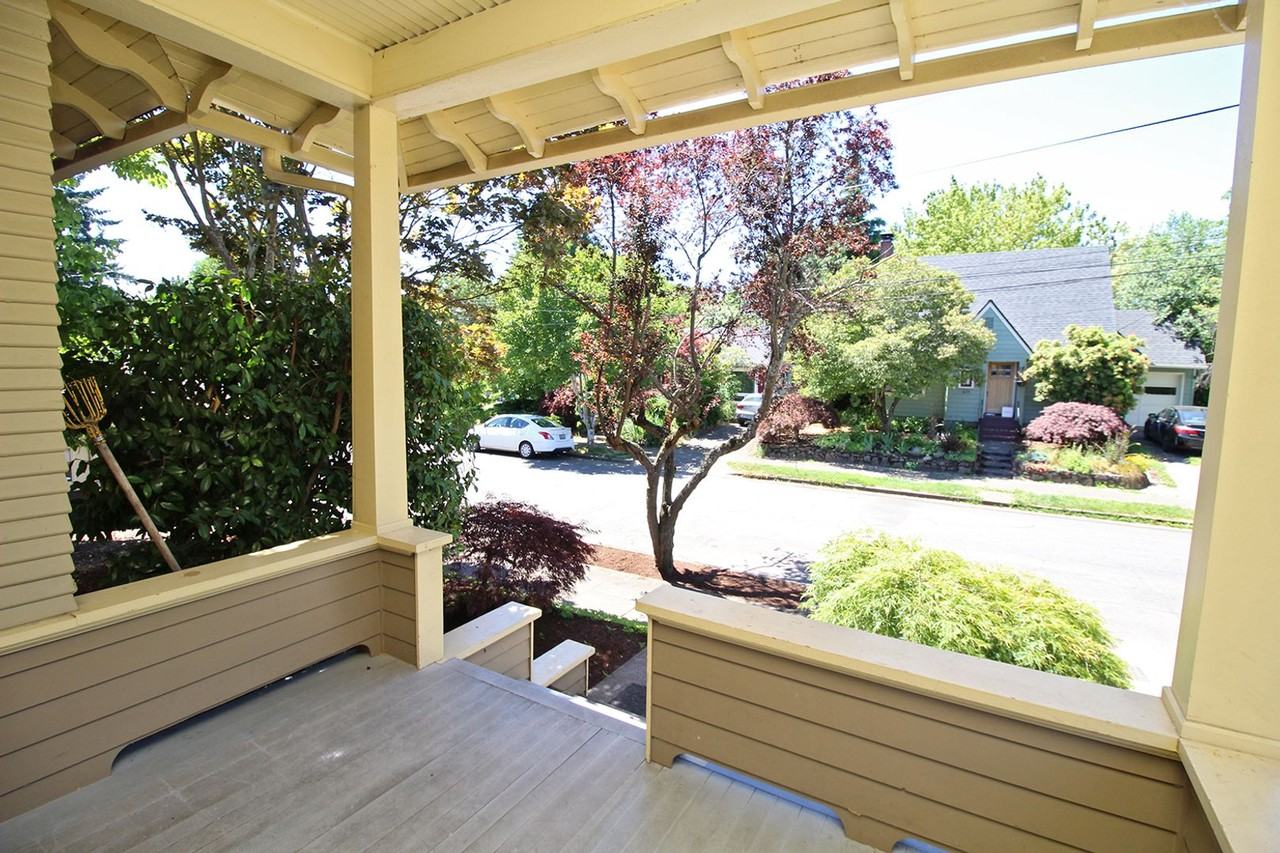 1902 Se 36th Ave - Photo 3 of 29