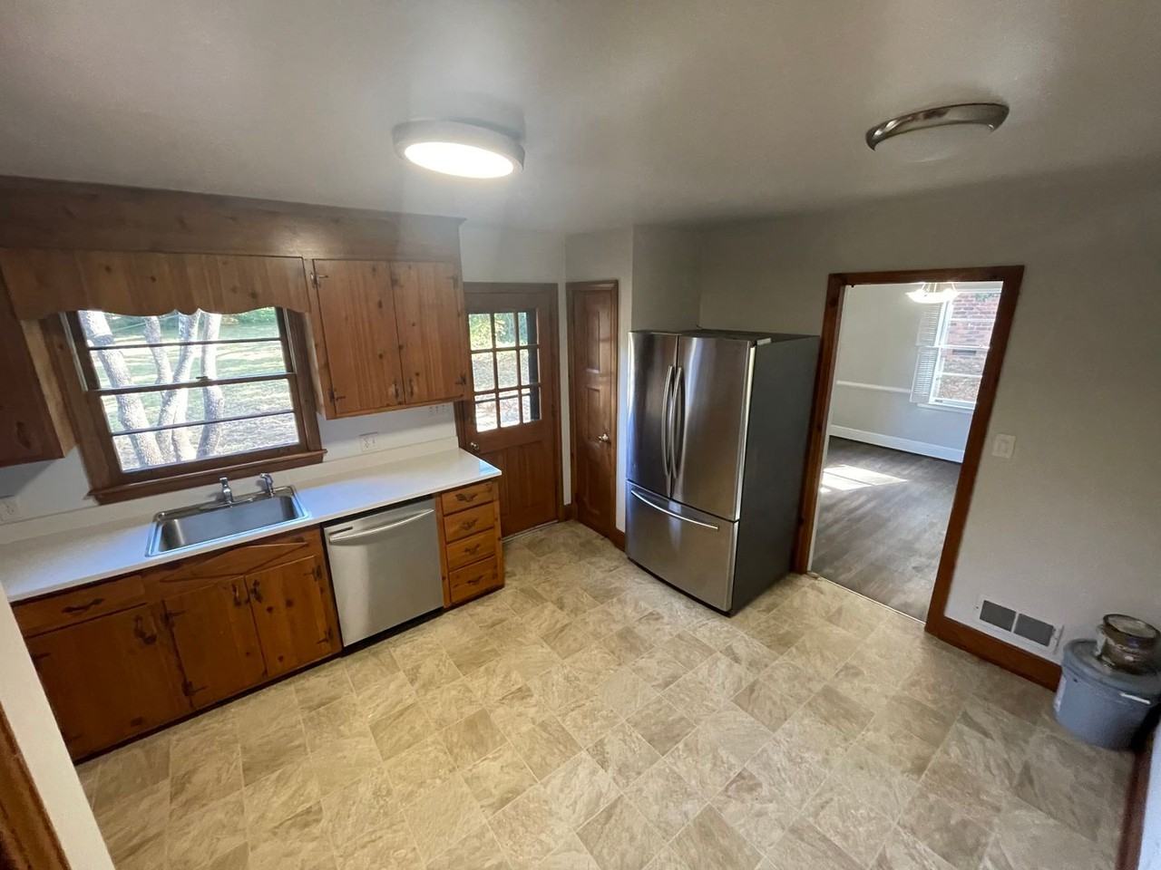 2126 Sagamore Rd - Photo 2 of 17