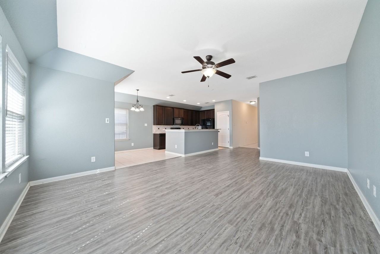 369 Derby Dr - Photo 4 of 27