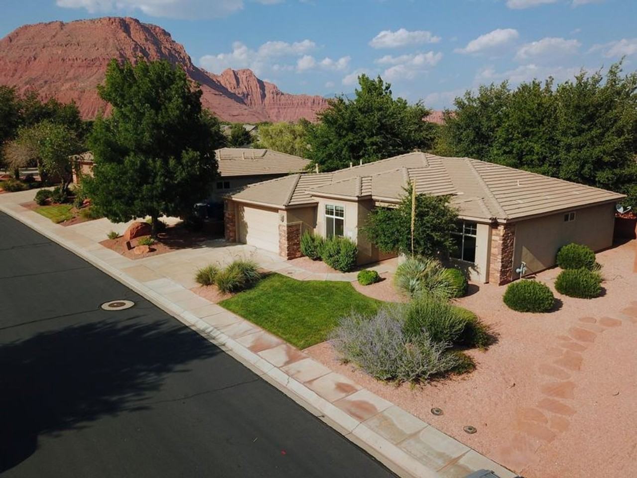 253 S 260 W - Photo 2 of 37