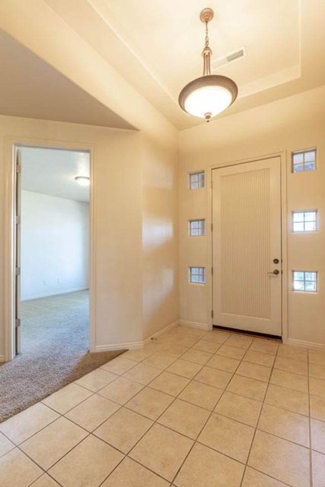 253 S 260 W - Photo 4 of 37