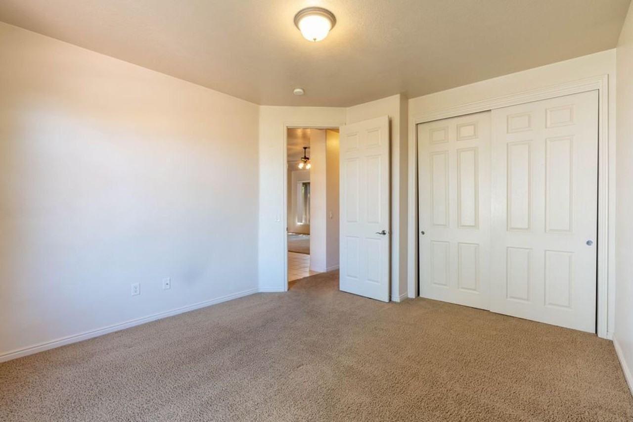 253 S 260 W - Photo 5 of 37