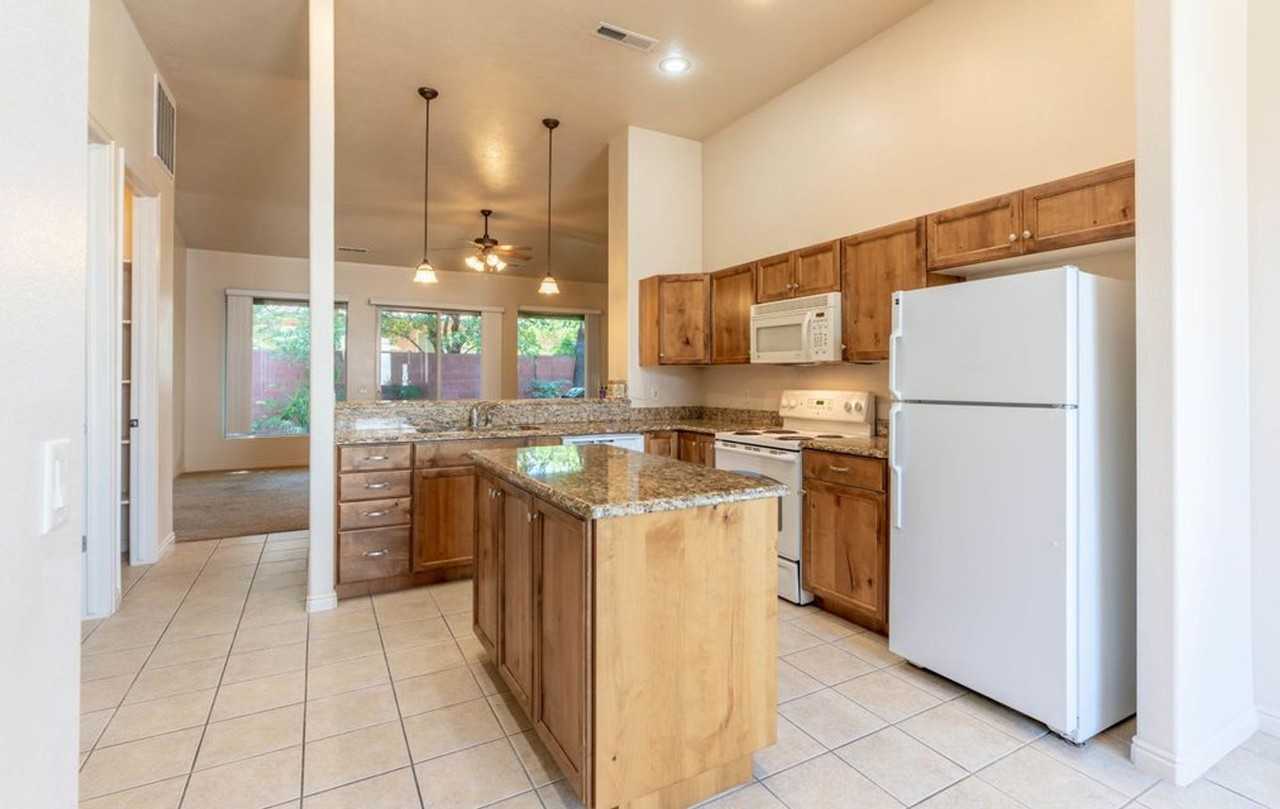 253 S 260 W - Photo 7 of 37