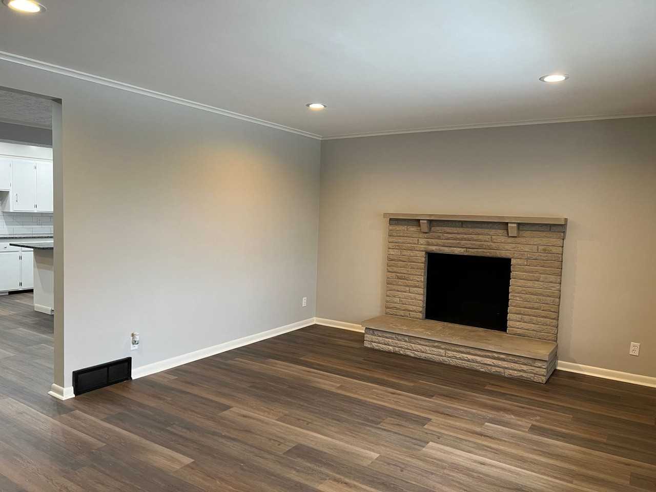 1387 E Gates St - Photo 4 of 29