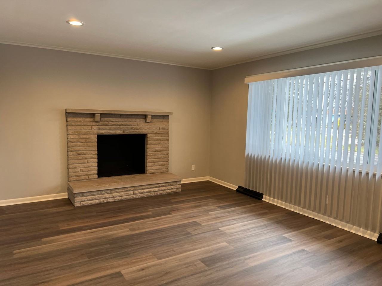 1387 E Gates St - Photo 5 of 29
