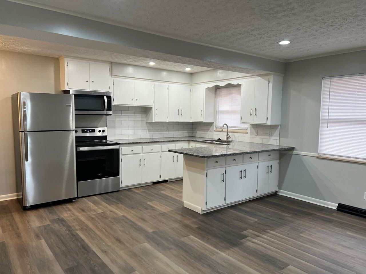 1387 E Gates St - Photo 6 of 29