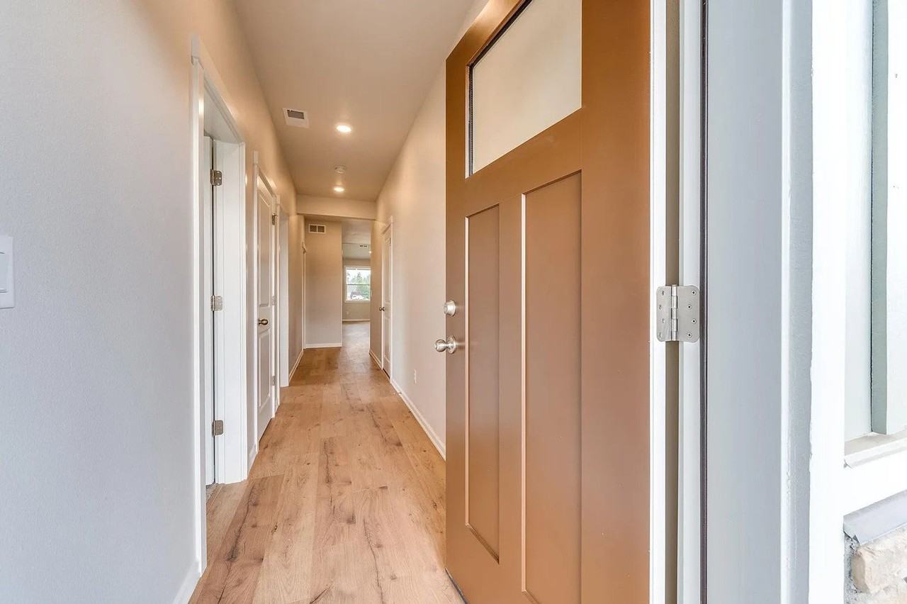 16550 Pine Creek Dr - Photo 2 of 29