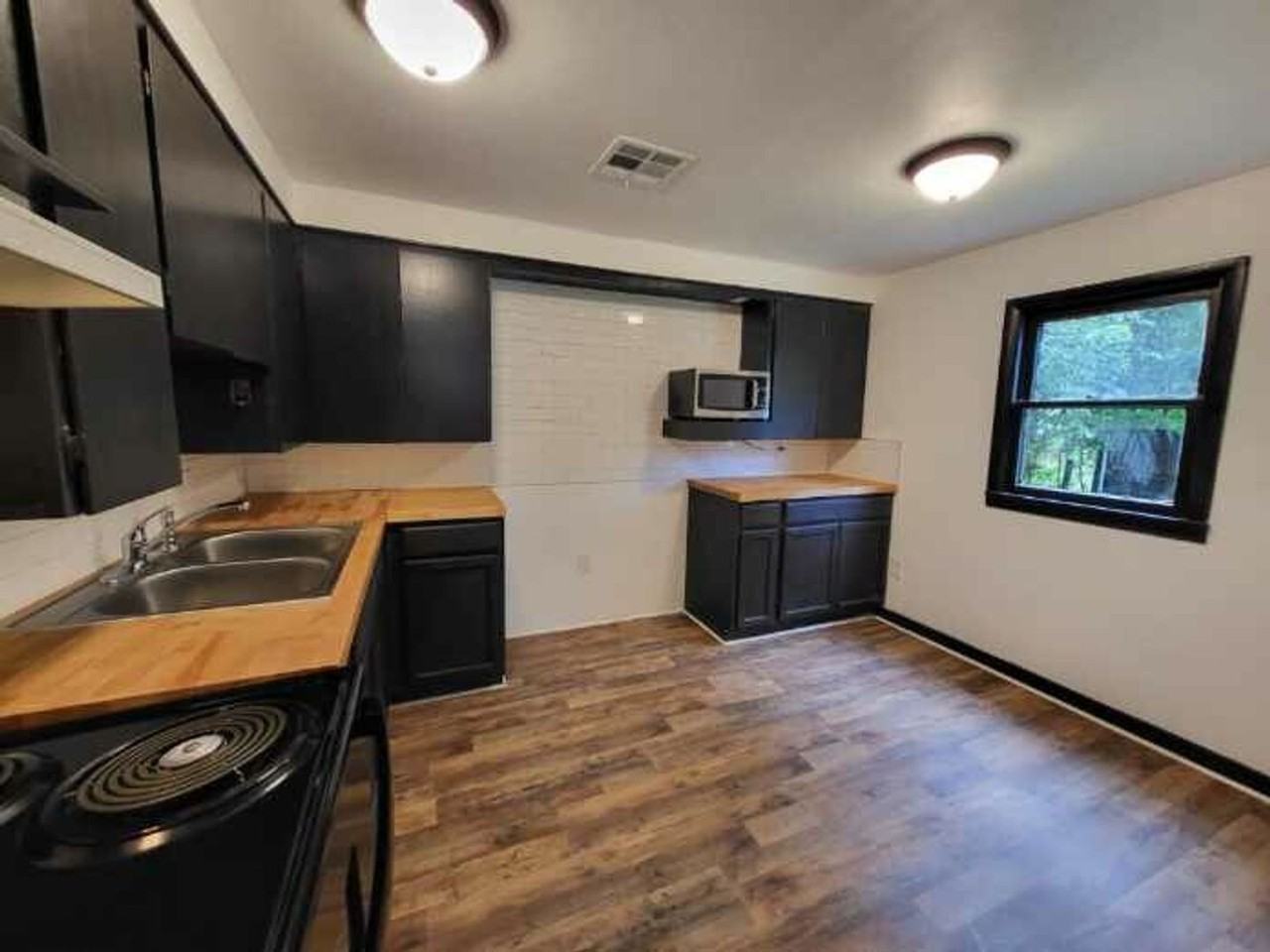 108 8th Ave Ne - Photo 3 of 8