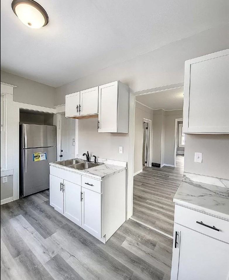 1327 7th Ave - Photo 3 of 20