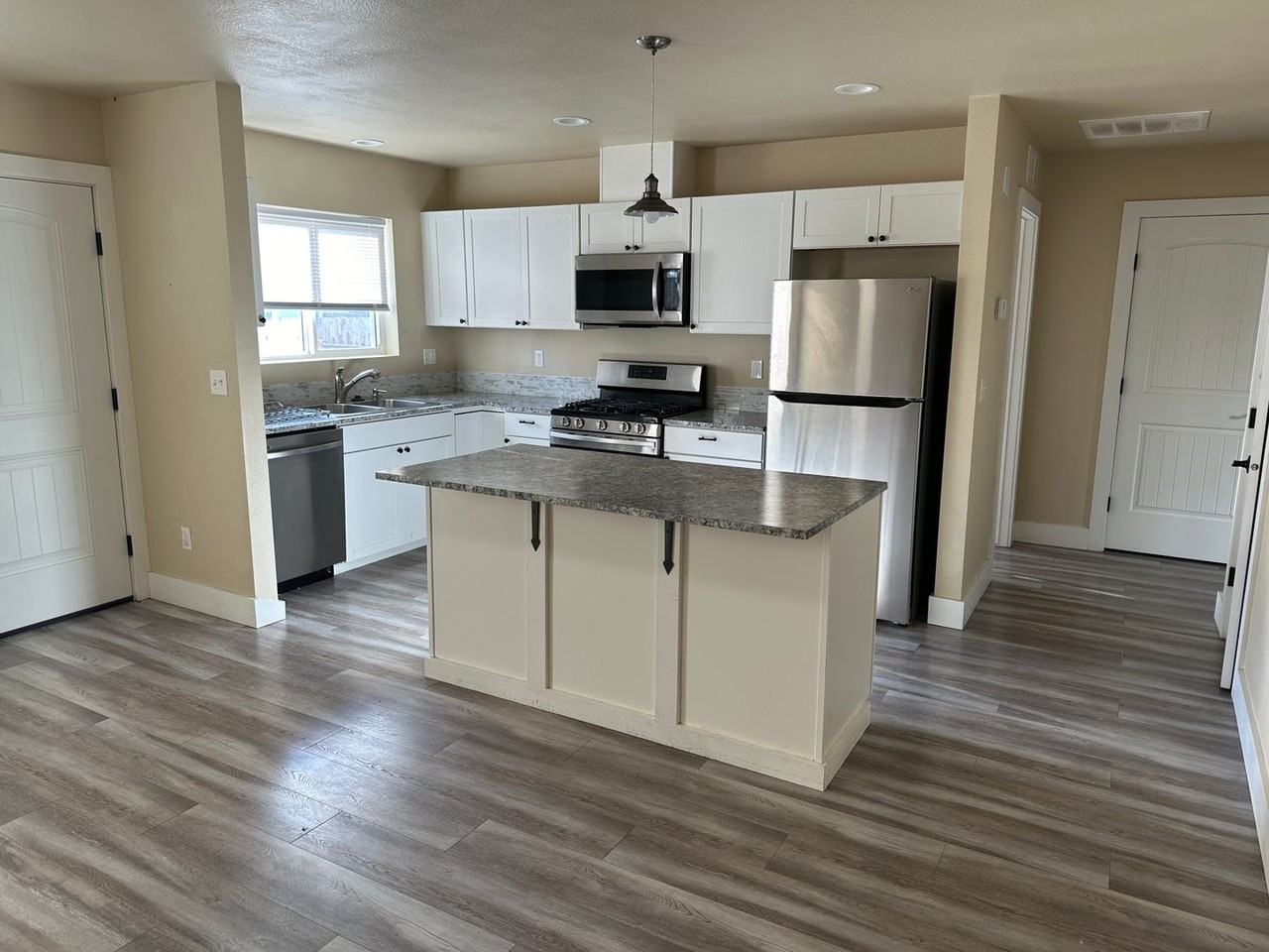 1016 S Boise Ave #B - Photo 3 of 17