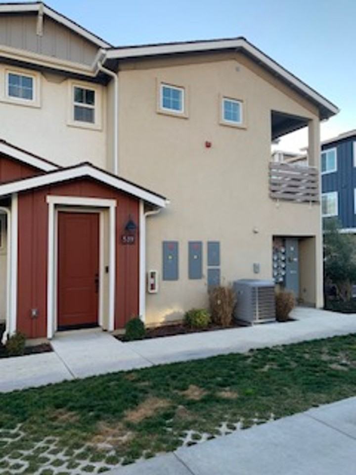 539 Sertoma Way - Photo 3 of 13