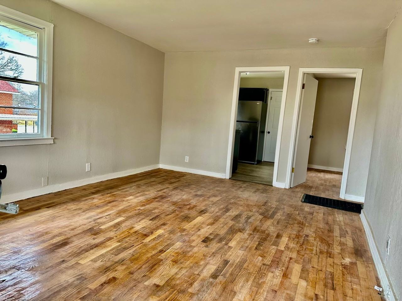 309 Martin Luther King Jr Blvd - Photo 4 of 15