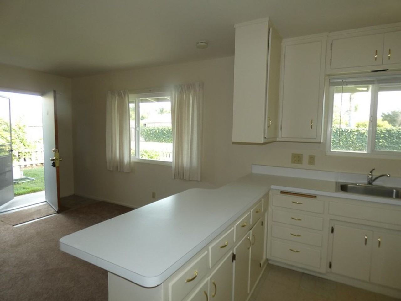 160 Bee St #A - Photo 2 of 8