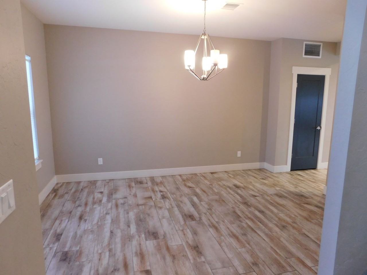 288 Oakwood Ave - Photo 3 of 28