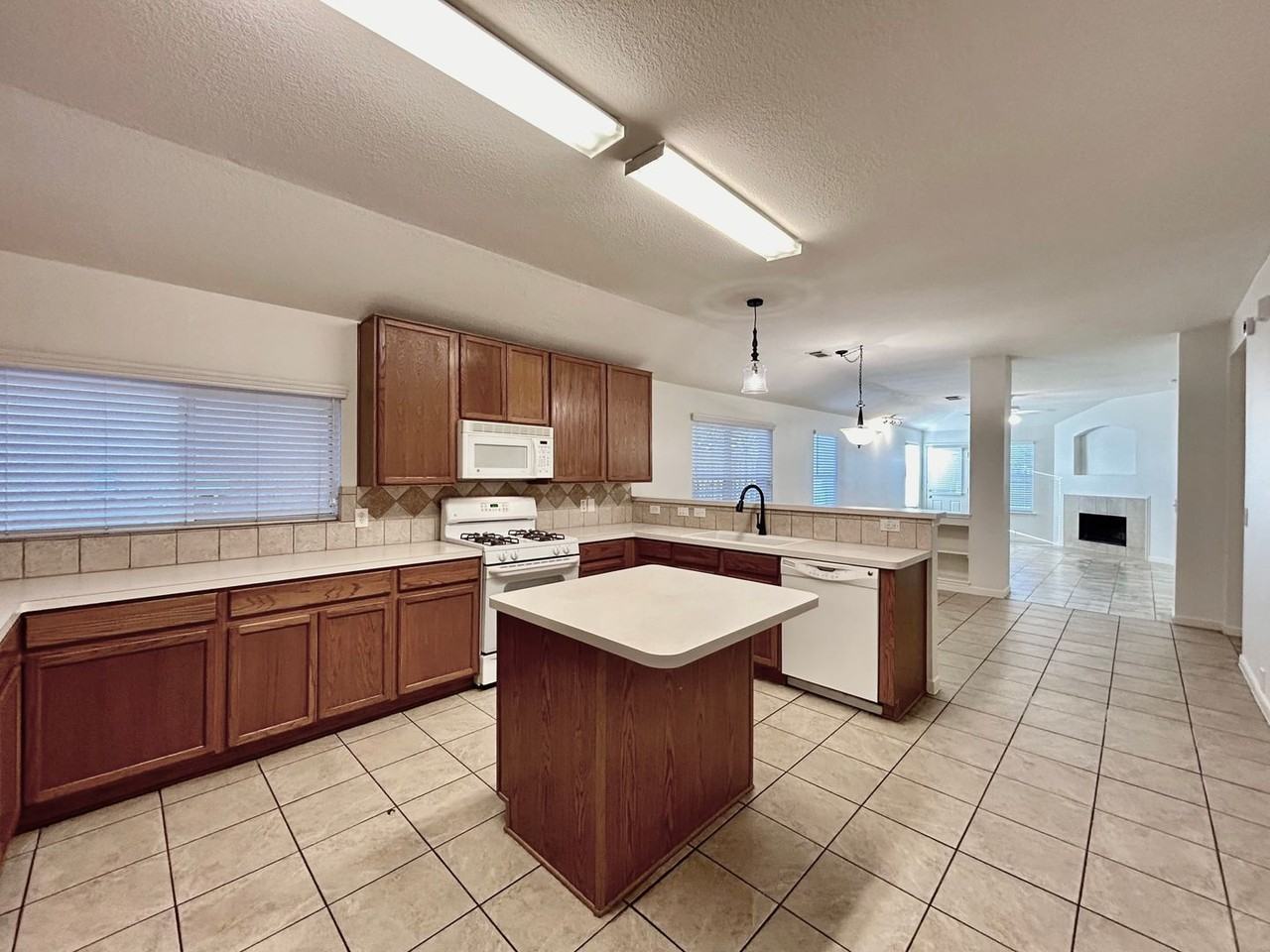 17522 Prospect Meadows Dr - Photo 3 of 29