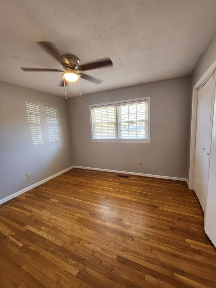 2502 Berkley Dr - Photo 7 of 10