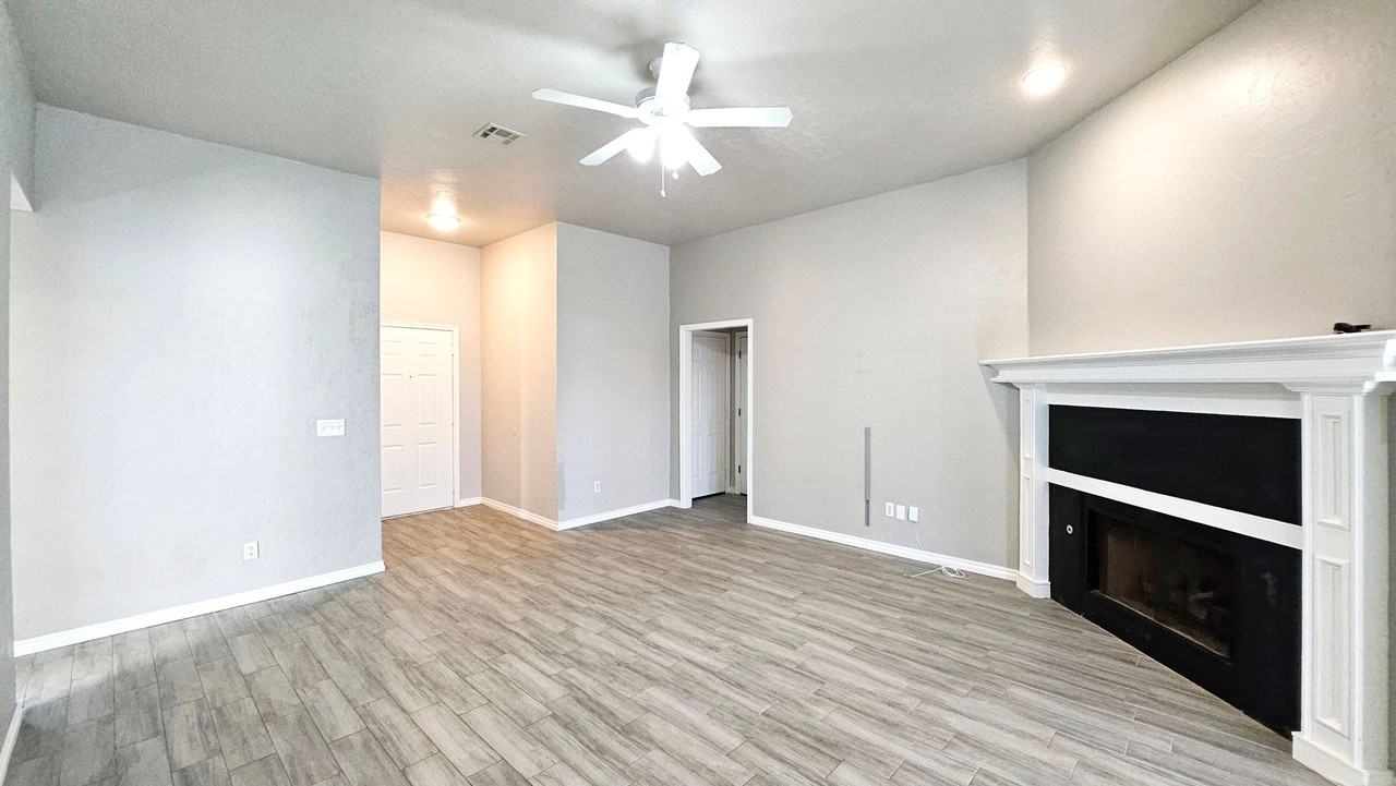 2137 Harbor Dr - Photo 6 of 31