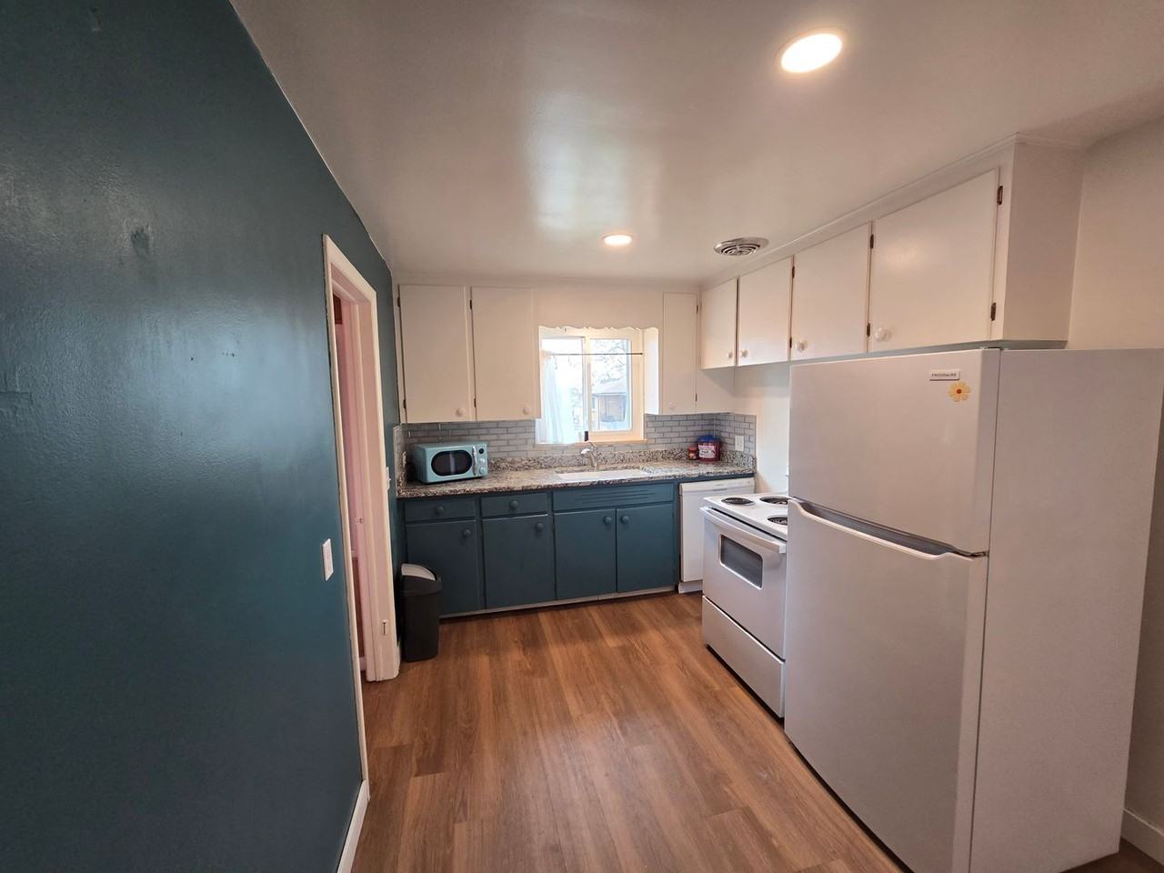 2235 Marshall St - Photo 3 of 31