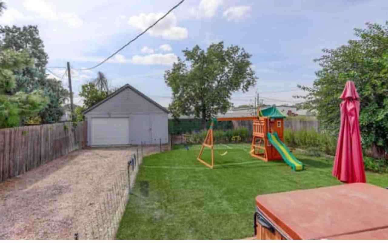 418 14th St - Photo 2 of 15