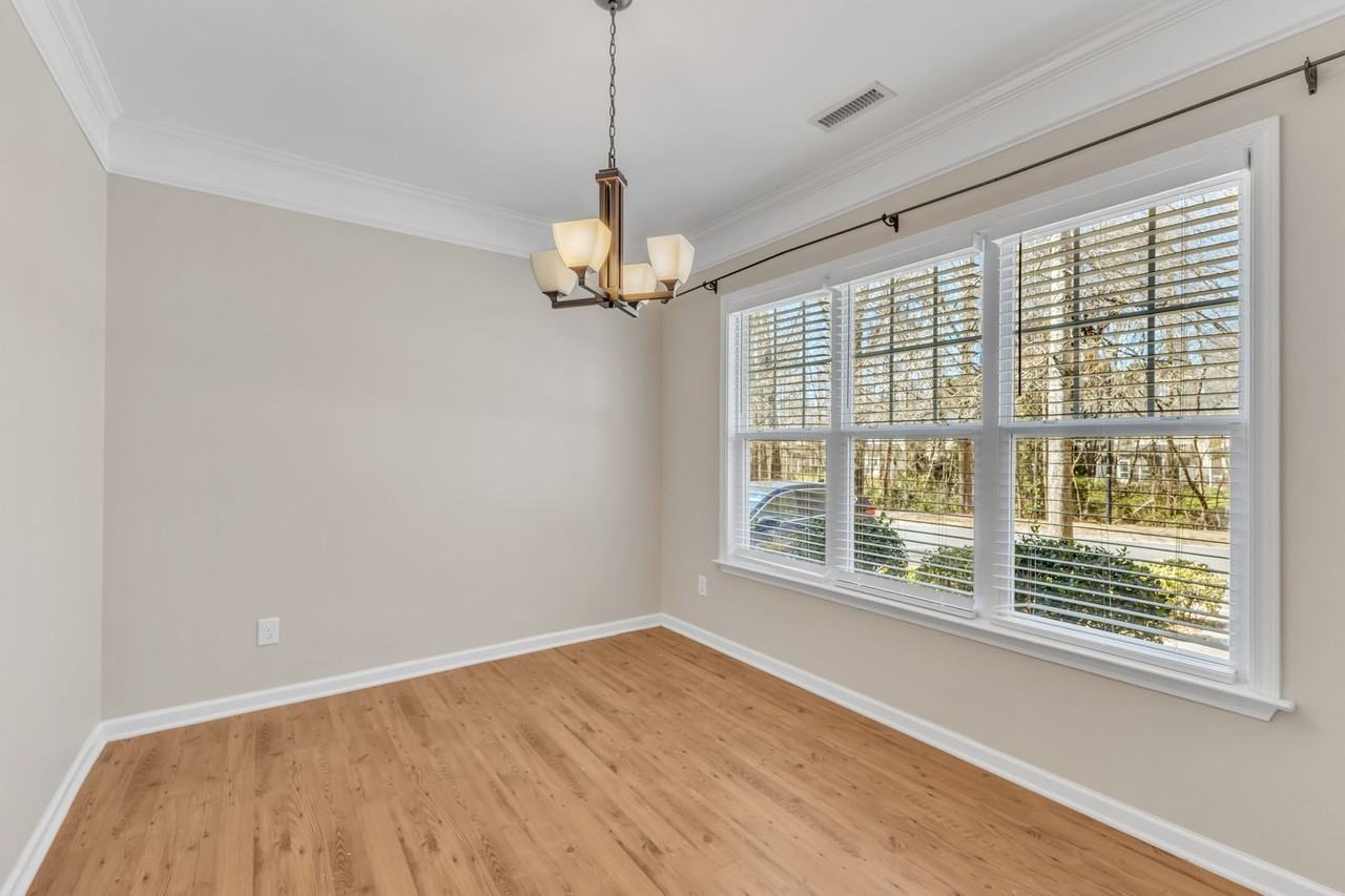 207 Deacon Ridge St - Photo 5 of 32