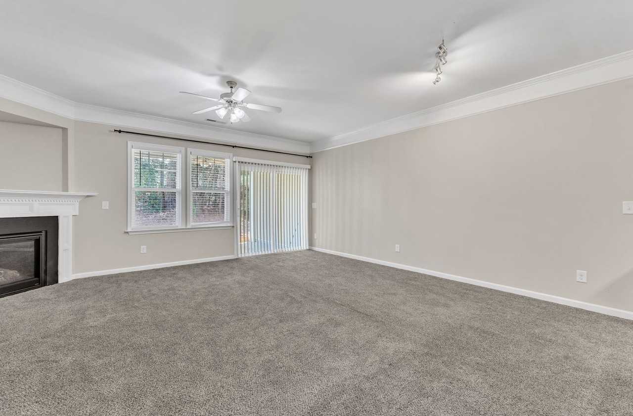 207 Deacon Ridge St - Photo 6 of 32