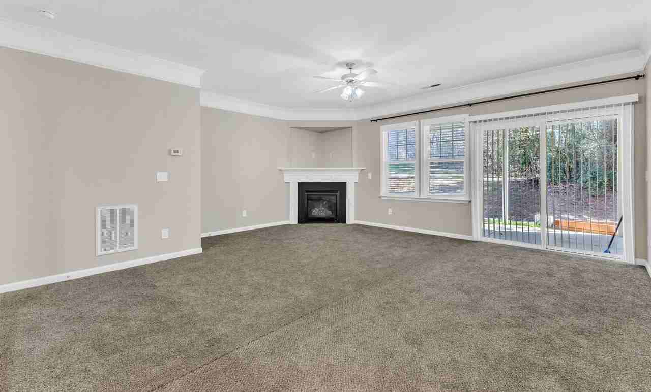 207 Deacon Ridge St - Photo 7 of 32