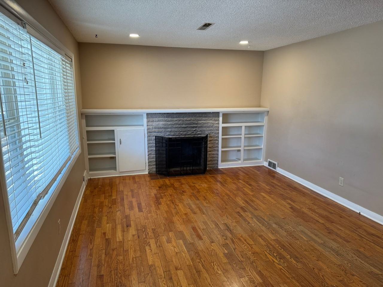 2143 E Broadmoor St - Photo 3 of 10
