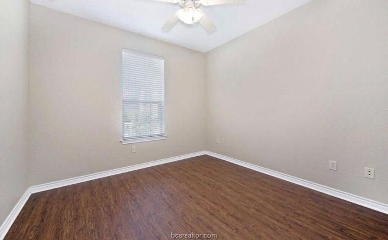 113 Kleine Ln - Photo 5 of 7