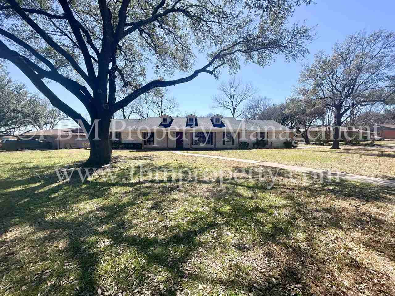 1005 Sunset Dr - Photo 2 of 29