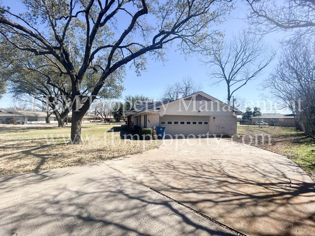 1005 Sunset Dr - Photo 4 of 29