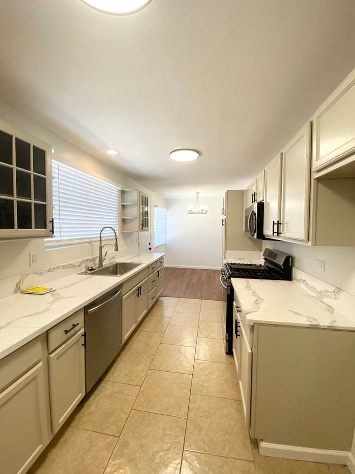 1025 N Lupine St - Photo 3 of 12