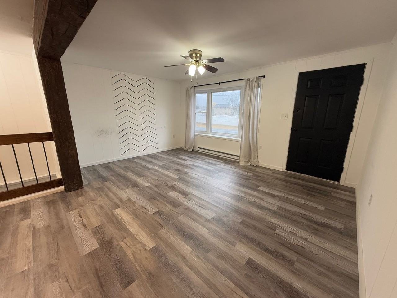 323 Memorial Blvd - Photo 3 of 11