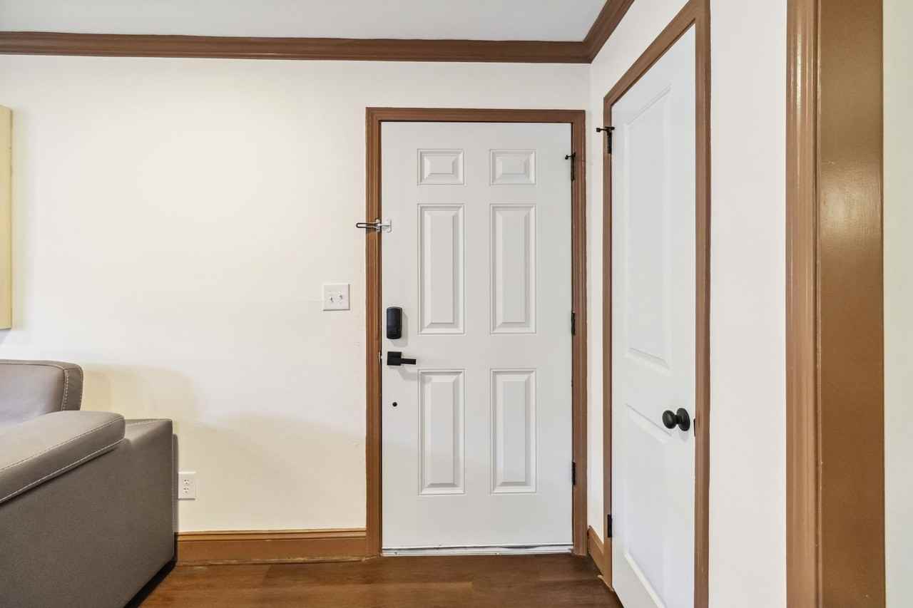 906 Chapel Creek Dr - Photo 2 of 22