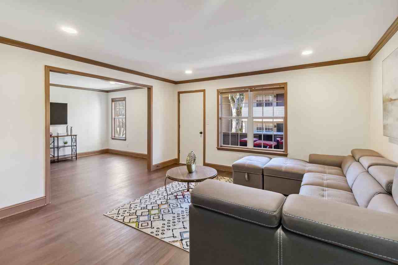 906 Chapel Creek Dr - Photo 3 of 22