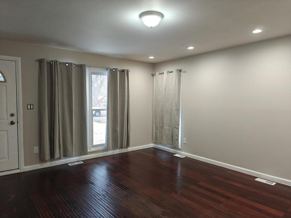 7484 Affeldt St - Photo 4 of 9