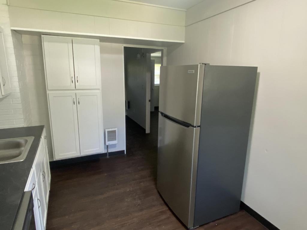 2083 Cosmos Dr - Photo 3 of 7