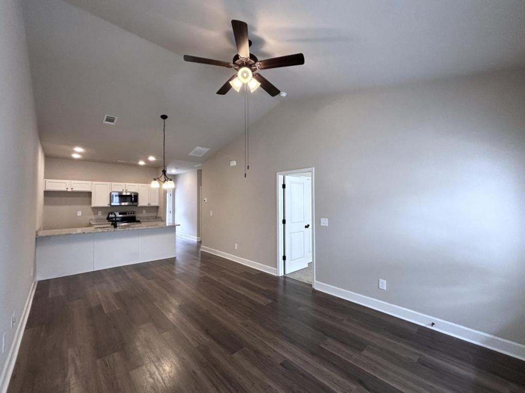 701 Pondview Ct - Photo 3 of 21