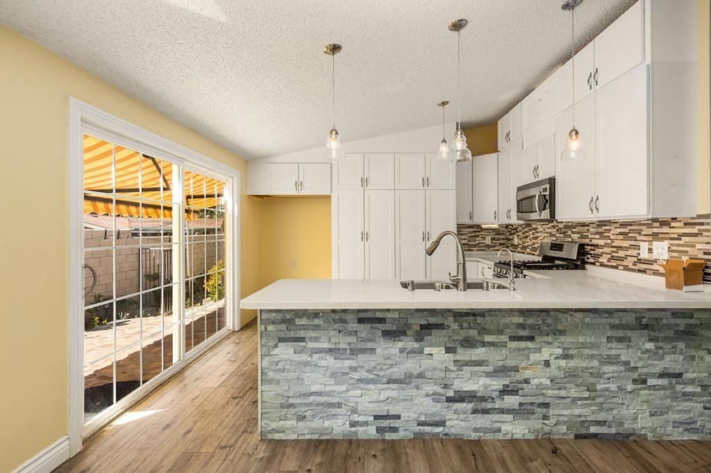 11604 N Ventura Ave - Photo 3 of 16