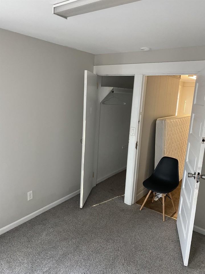 224 N Summit St #2 - Photo 4 of 14