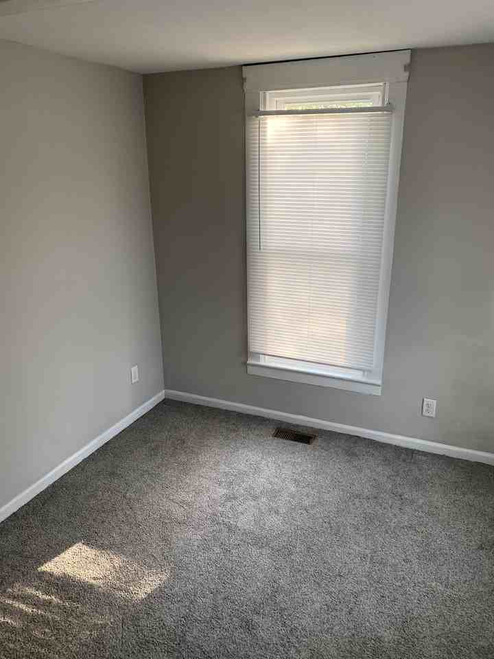 224 N Summit St #2 - Photo 4 of 14