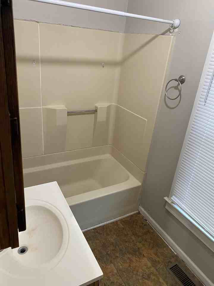 224 N Summit St #2 - Photo 6 of 14