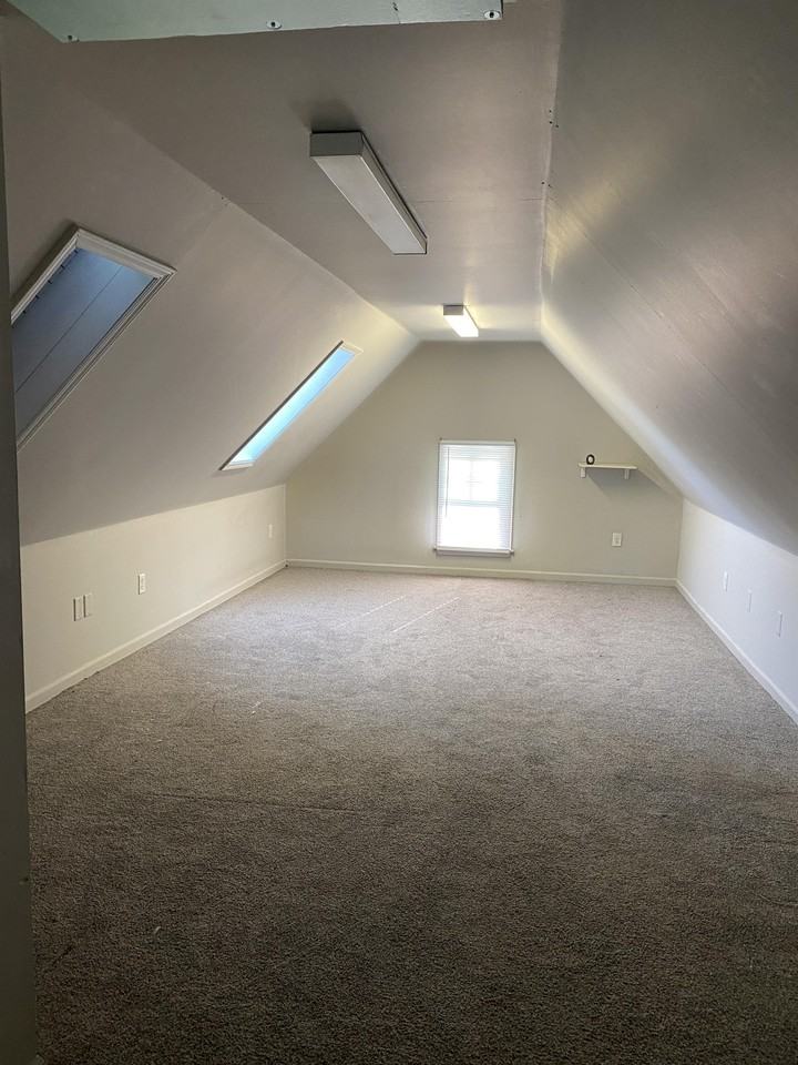 224 N Summit St #2 - Photo 5 of 14