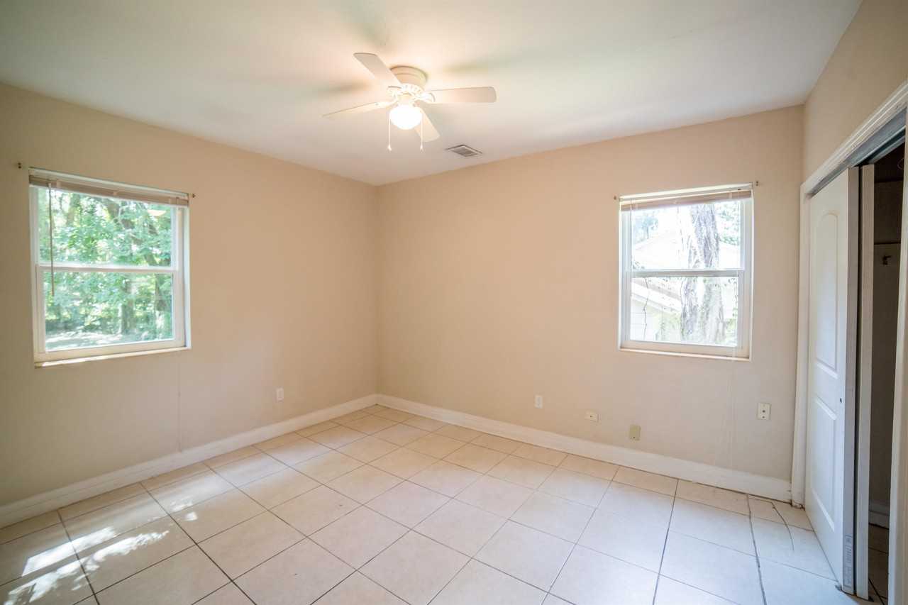 1079 Sw 11th Ter - Photo 3 of 24