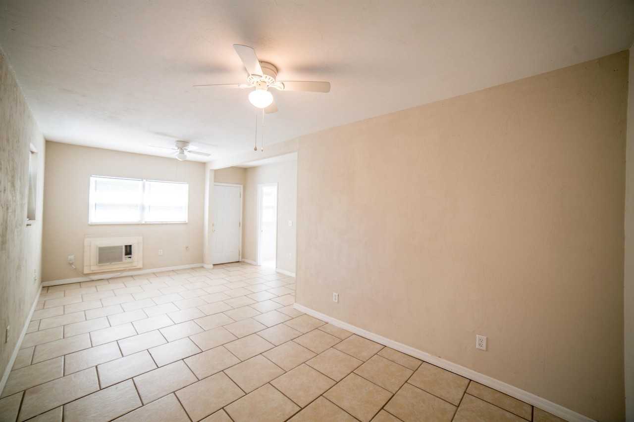 1079 Sw 11th Ter - Photo 7 of 24
