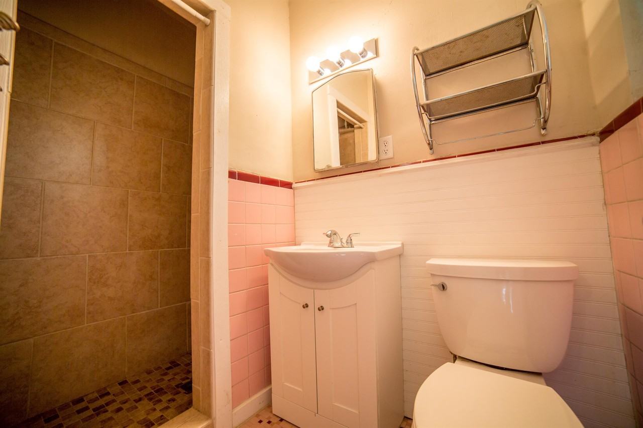 1079 Sw 11th Ter - Photo 6 of 24