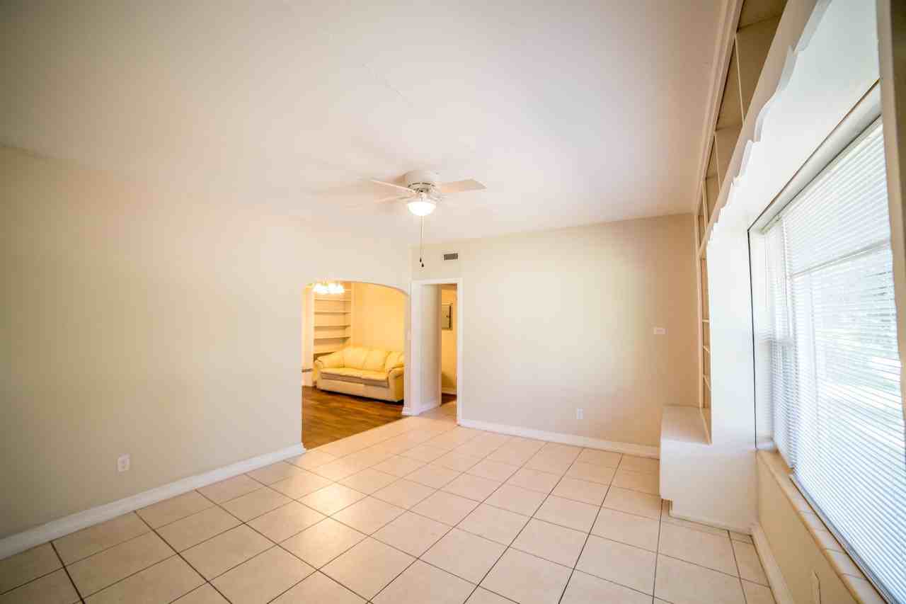 1079 Sw 11th Ter - Photo 4 of 24