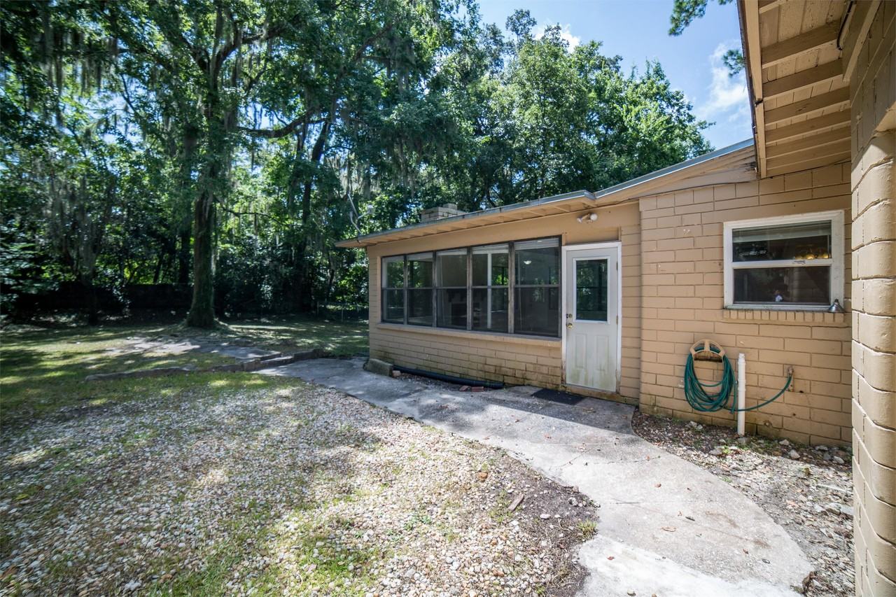 1079 Sw 11th Ter - Photo 5 of 24