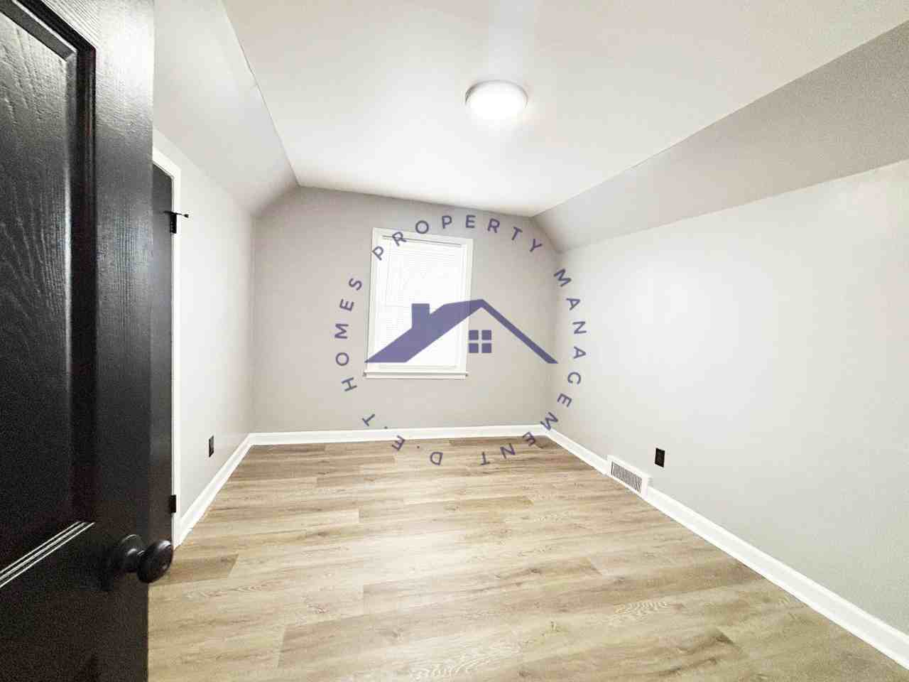 15100 Whitcomb St - Photo 7 of 20