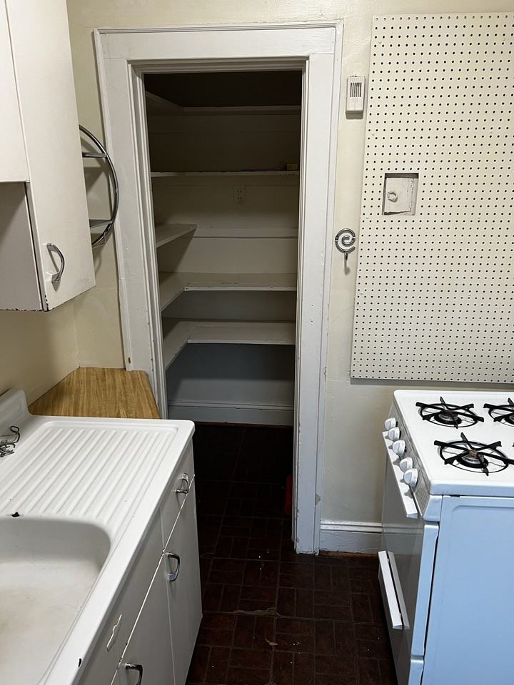 1830 Park Dr #3 - Photo 2 of 10