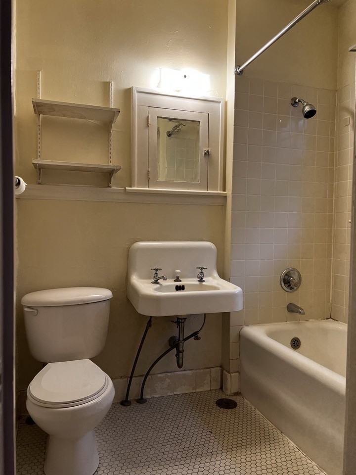 1830 Park Dr #3 - Photo 4 of 10